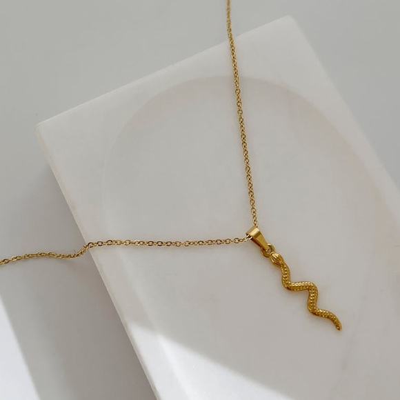 Gold snake necklace - Picture 5 of 5